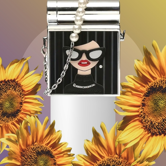 UNIQUE!! Y2K Messenger Crossbody Shoulder Bag with Trendy Girl Design - Picture 13 of 16